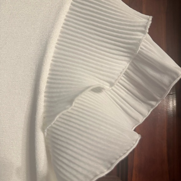 Women's White Ruffle Sleeve Top - Picture 4 of 5